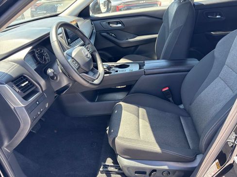 Used 2025 Nissan Rogue SV FWD image 29