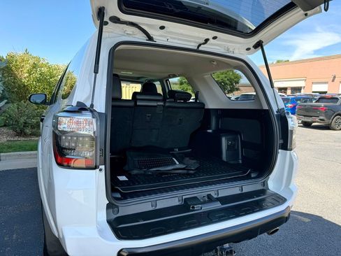 Used 2018 Toyota 4Runner TRD Off-Road Premium w/ Convenience Package AWD/4WD image 13