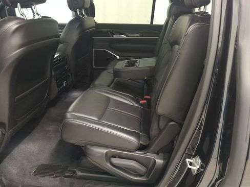 Used 2022 Jeep Wagoneer Series II AWD/4WD image 13