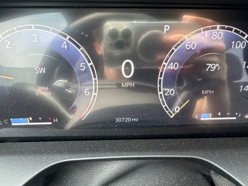 Used 2023 Jeep Grand Cherokee Altitude AWD/4WD image 15