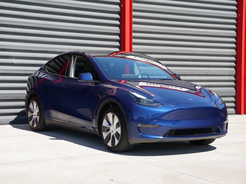 Used 2023 Tesla Model Y 2WD image 6