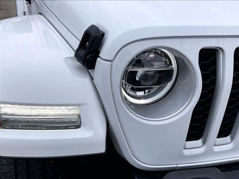 Used 2022 Jeep Wrangler Unlimited Sahara w/ Cold Weather Group image 34