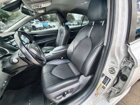 Used 2019 Toyota Camry SE FWD image 18