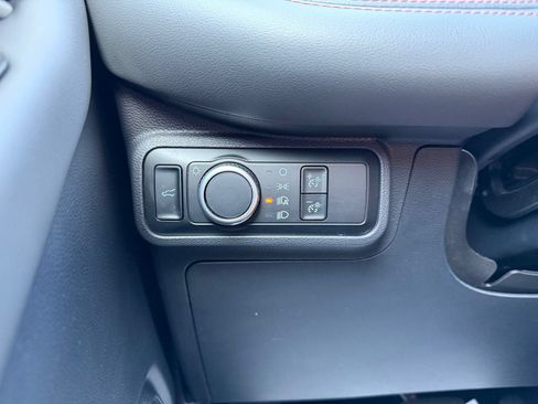 Used 2025 Ford Explorer Active AWD/4WD image 25