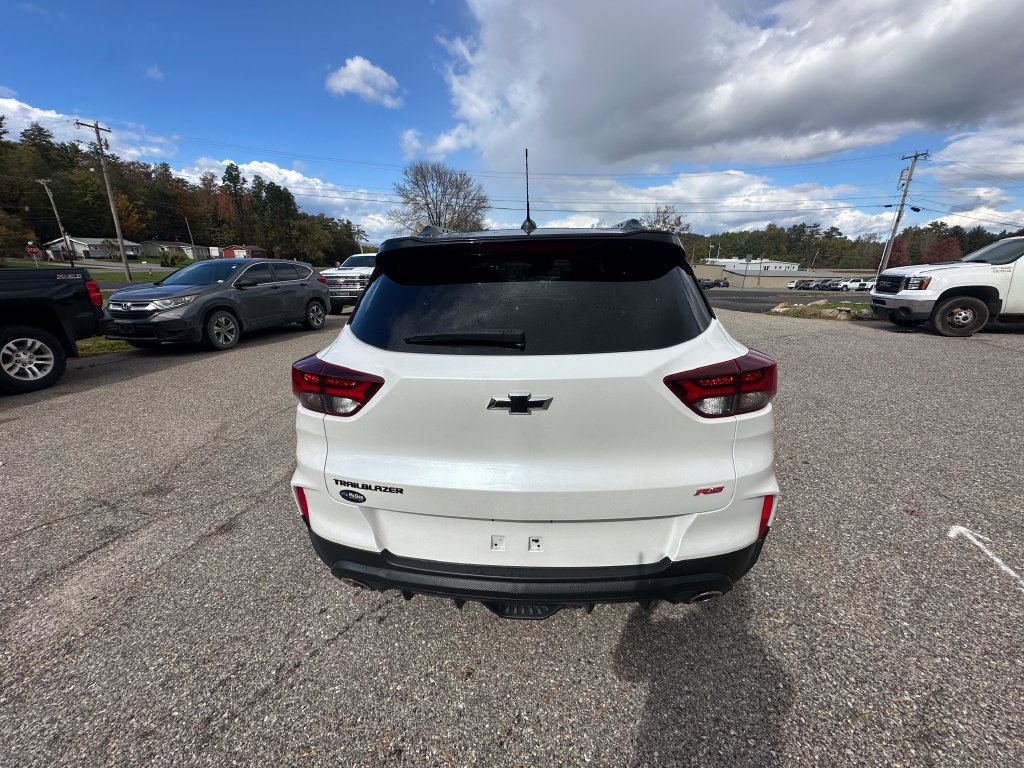 Used 2023 Chevrolet TrailBlazer RS w/ Sun and Liftgate Package FWD image 4