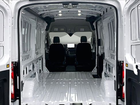 New 2026 Ford Transit 250 148 Medium Roof RWD image 4