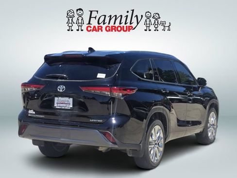 Used 2023 Toyota Highlander Limited FWD image 4