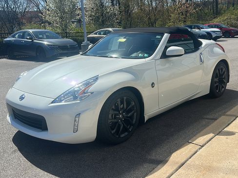 Used 2016 Nissan 370Z Touring image 1
