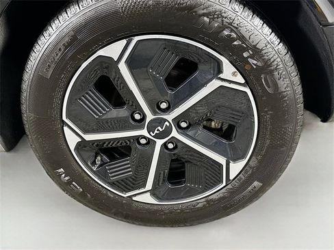 Used 2023 Kia Niro SX image 33