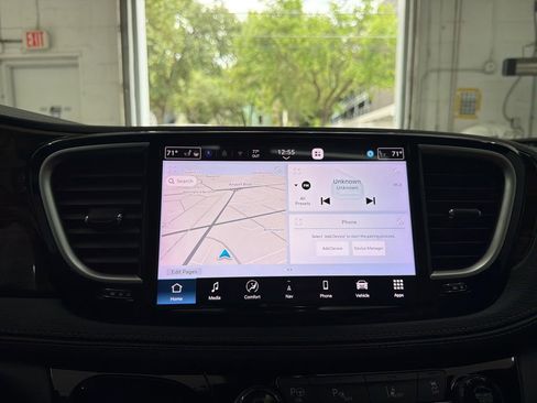 Used 2021 Chrysler Pacifica Pinnacle FWD image 33