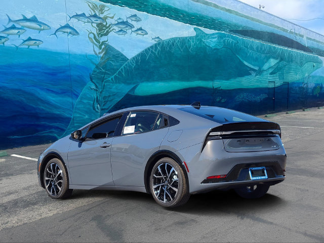 New 2027 Toyota Prius Plug-In Hybrid FWD image 2