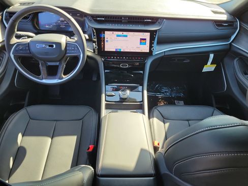 New 2026 Jeep Grand Cherokee L Limited image 13