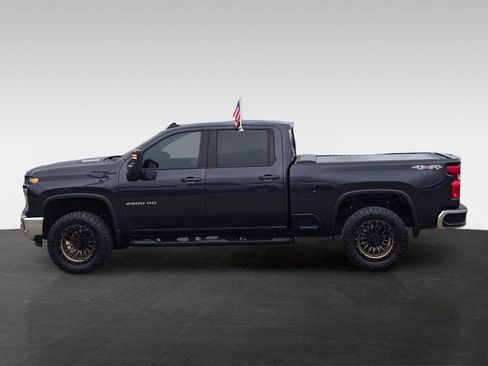 Used 2024 Chevrolet Silverado 2500 LT image 8