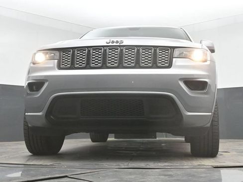 Used 2019 Jeep Grand Cherokee Altitude AWD/4WD image 41
