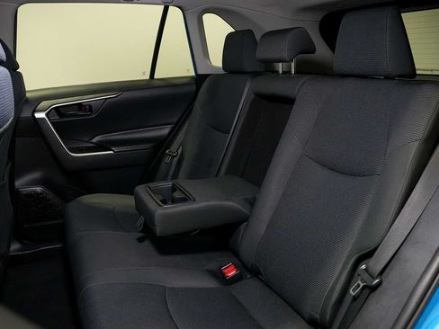 Used 2019 Toyota RAV4 LE FWD image 19
