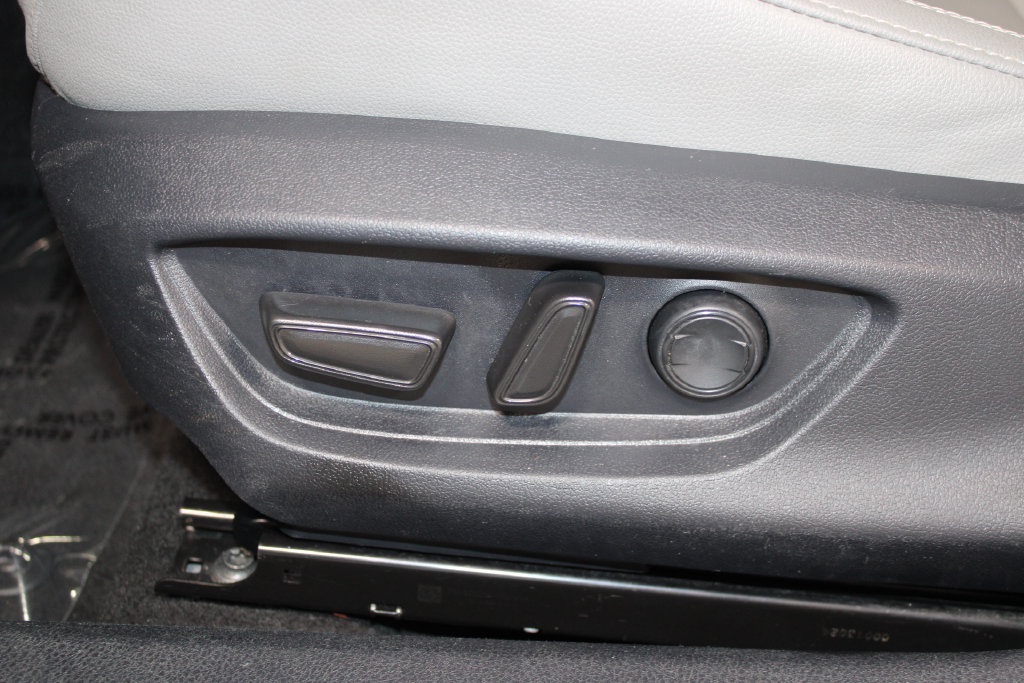 Used 2025 Toyota Camry SE FWD image 28