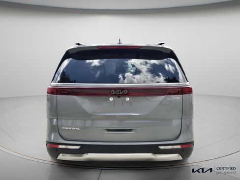 Used 2024 Kia Carnival SX FWD image 6