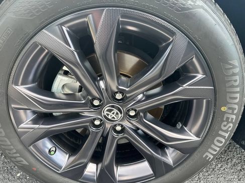 Used 2021 Toyota Sienna XSE FWD image 4