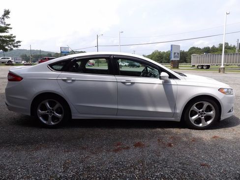 Used 2016 Ford Fusion SE w/ Equipment Group 201A FWD image 6