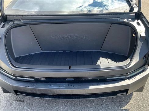 Used 2025 Tesla Cybertruck AWD Crew Cab image 9