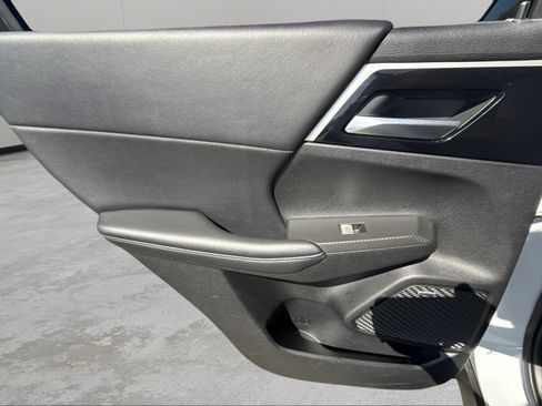 Used 2025 Mitsubishi Outlander SE FWD image 31