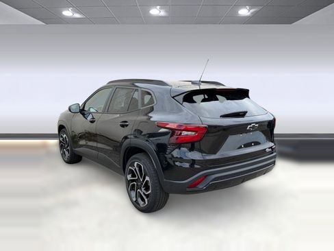 Used 2024 Chevrolet Trax RS FWD image 2