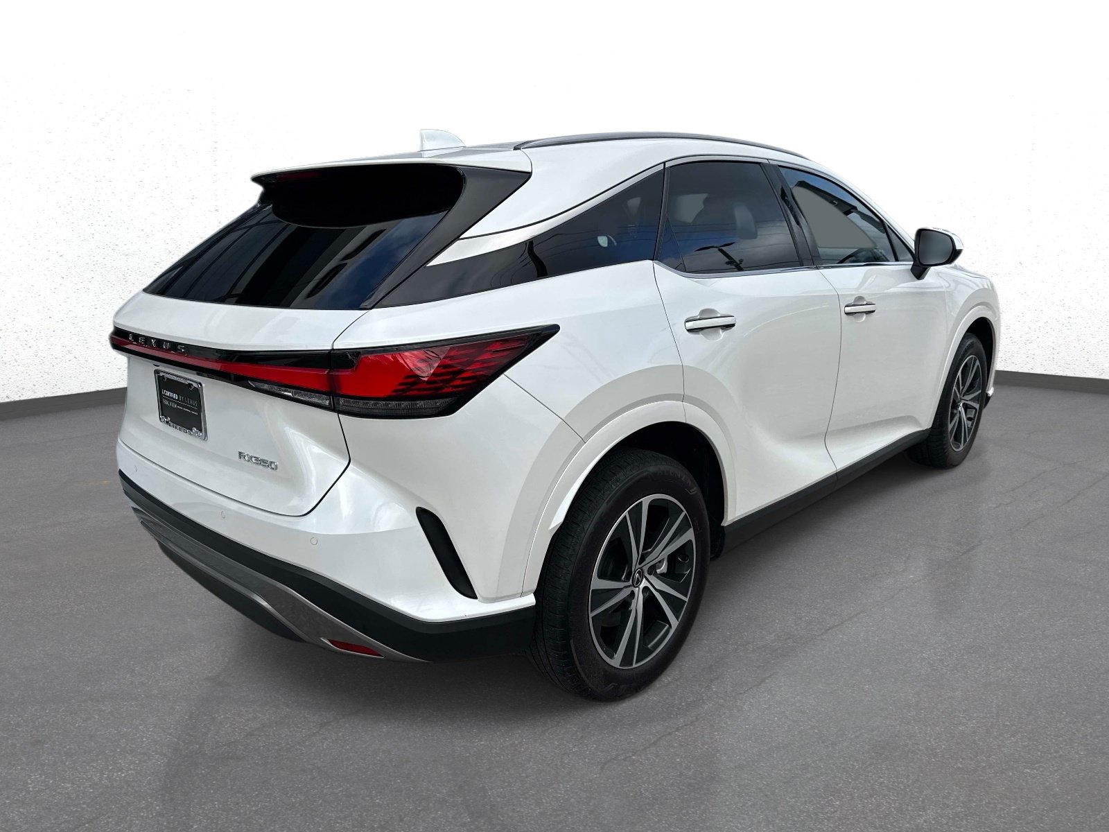 Used 2025 Lexus RX 350 Premium w/ Accessory Package (Z1) FWD image 3
