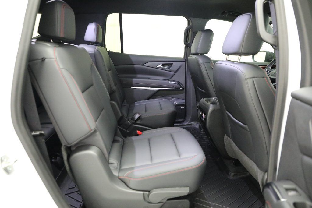 Used 2024 Chevrolet Traverse Z71 w/ Enhanced Driving Package AWD/4WD image 9