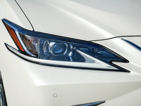 Used 2025 Lexus ES 350 w/ Premium Package FWD image 8