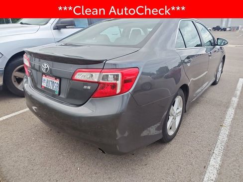 Used 2014 Toyota Camry SE w/ Moonroof Package FWD image 4