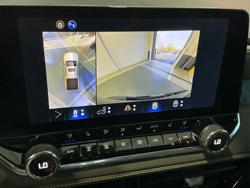 Used 2026 Chevrolet Colorado ZR2 w/ Technology Package image 15