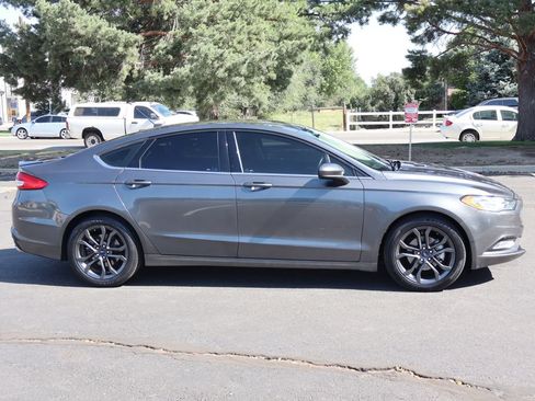 Used 2018 Ford Fusion SE w/ Equipment Group 201A FWD image 3