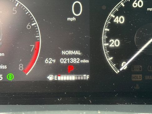 Used 2025 Honda HR-V LX image 18