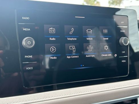 New 2026 Volkswagen Taos SE image 36