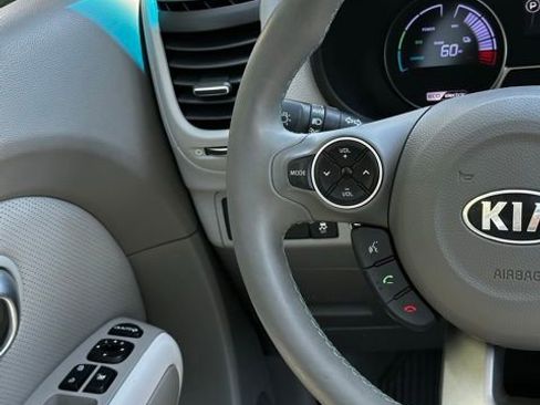 Used 2016 Kia Soul EV + w/ Sun & Fun Package FWD image 23