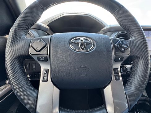 Used 2023 Toyota Tacoma Limited image 21