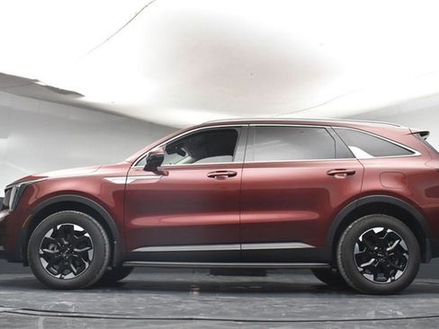 Certified 2025 Kia Sorento S image 31