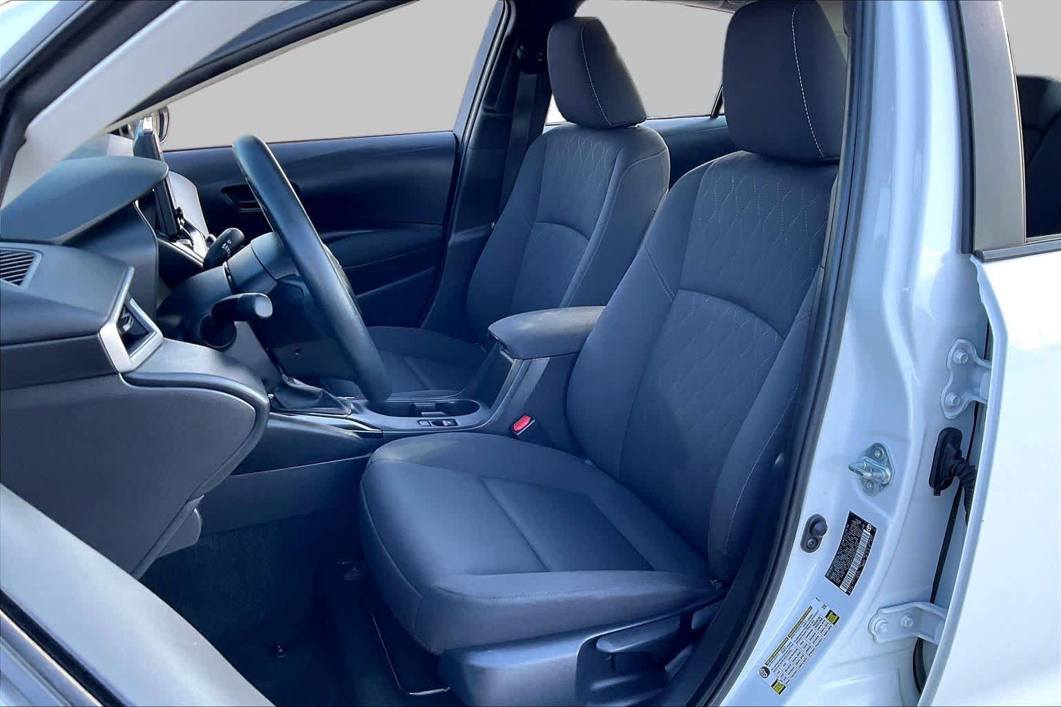 Used 2025 Toyota Corolla LE FWD image 7