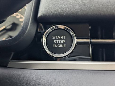 New 2025 Mitsubishi Outlander SE image 29