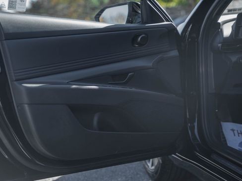 Certified 2025 Hyundai Elantra Sport image 32