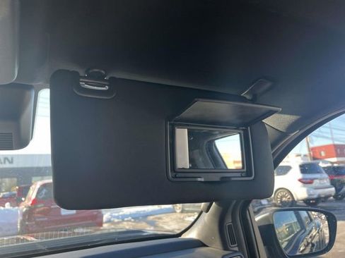 Used 2025 Nissan Frontier PRO-4X image 30