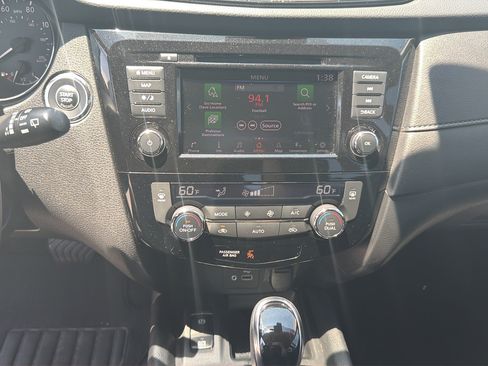 Used 2019 Nissan Rogue SV w/ Premium Package FWD image 38