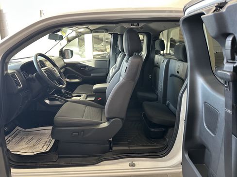 Used 2024 Nissan Frontier SV w/ Technology Package image 7