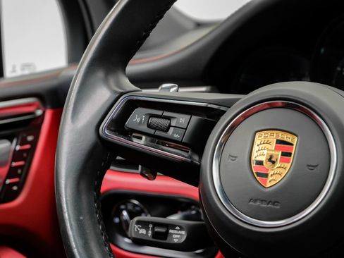 Used 2023 Porsche Macan AWD/4WD image 21