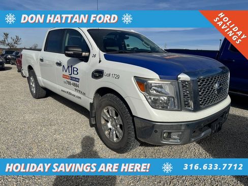 Used 2017 Nissan Titan SV image 4