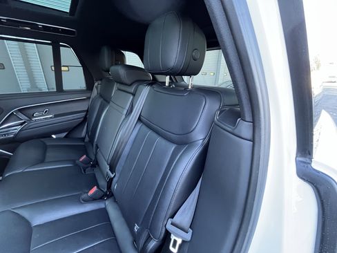 Certified 2025 Land Rover Range Rover SE image 27