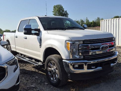 Used 2017 Ford F250 Lariat w/ Lariat Ultimate Package AWD/4WD image 2