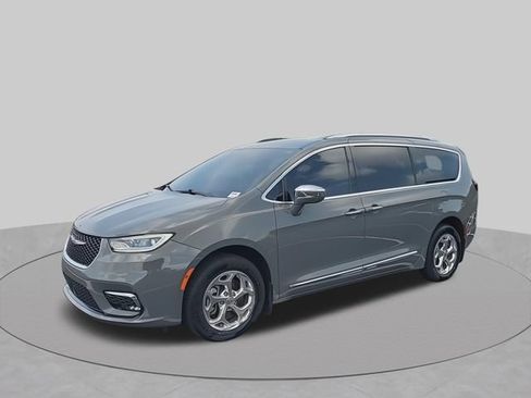Used 2021 Chrysler Pacifica Limited AWD/4WD image 4