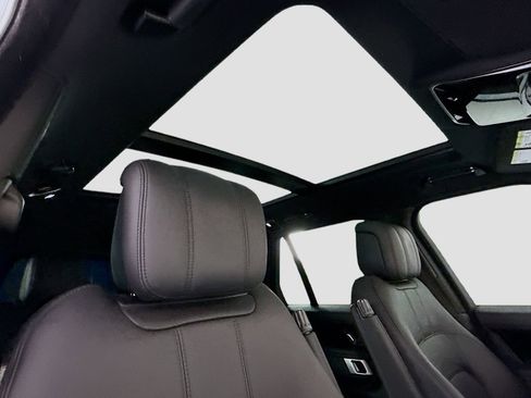 Used 2021 Land Rover Range Rover HSE image 19