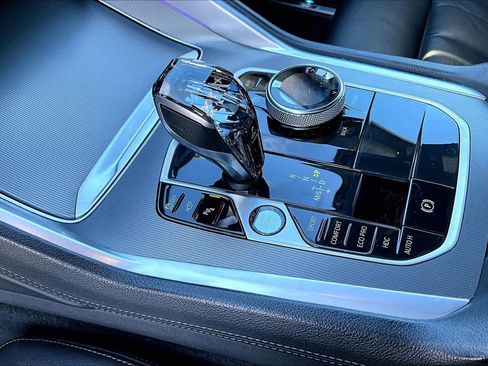 Used 2022 BMW X6 xDrive40i w/ M Sport Package image 16